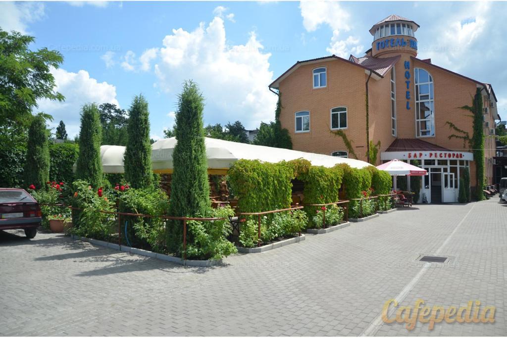 Pan Hotel Sumy Bagian luar foto
