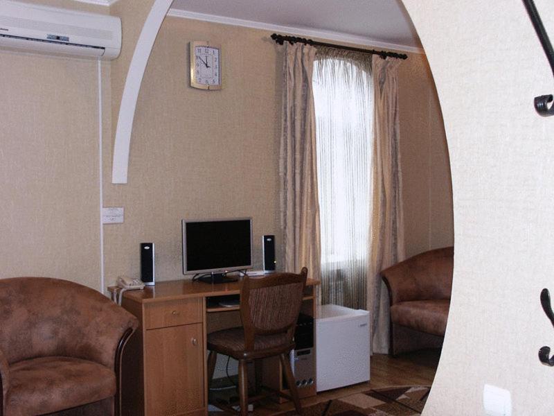 Pan Hotel Sumy Bagian luar foto
