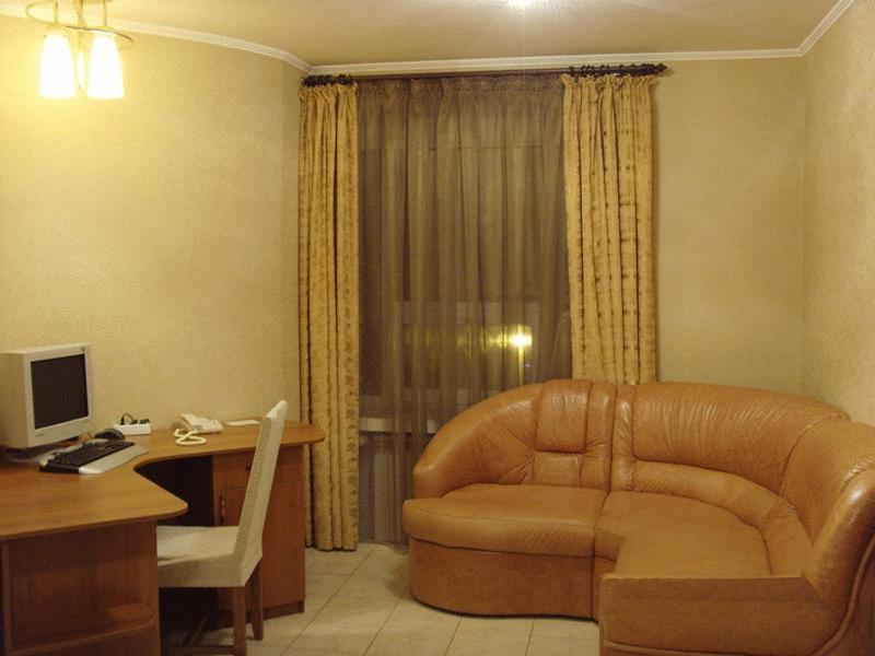 Pan Hotel Sumy Bagian luar foto